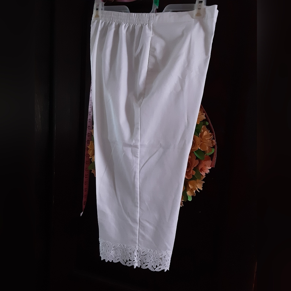 Alfred Dunner Capris - Picture 2 of 7